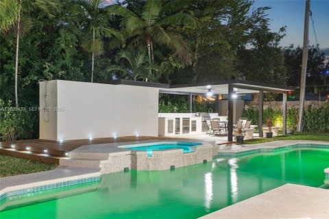 Casa en venta en Miami, Florida, 4 dormitorios, 191.38 m2 № 1984408 - foto 4