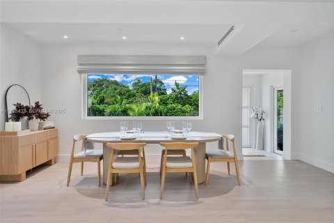 Casa en venta en Miami, Florida, 4 dormitorios, 191.38 m2 № 1984408 - foto 13