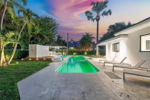 Casa en venta en Miami, Florida, 4 dormitorios, 191.38 m2 № 1984408 - foto 1