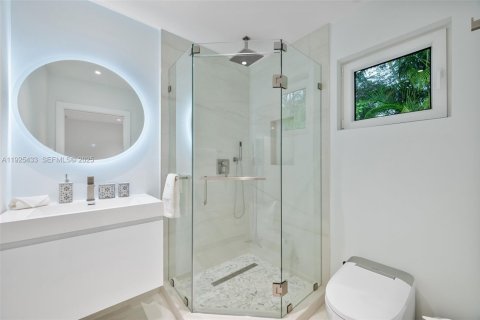 Casa en venta en Miami, Florida, 4 dormitorios, 191.38 m2 № 1984408 - foto 25
