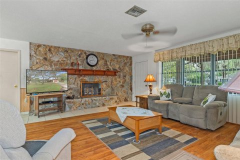 House in Crystal River, Florida 2 bedrooms, 122.91 sq.m. № 1654790 - photo 5