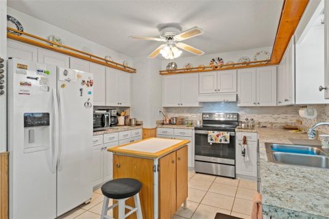 House in Crystal River, Florida 2 bedrooms, 122.91 sq.m. № 1654790 - photo 7