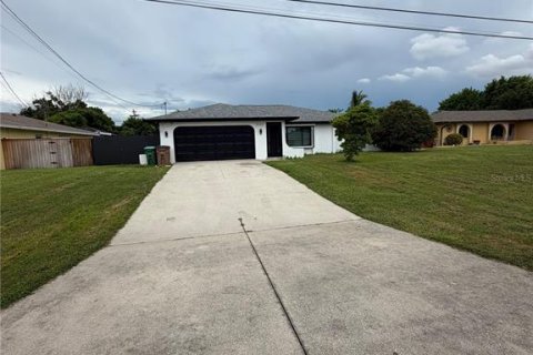 Villa ou maison à vendre à Cape Coral, Floride: 3 chambres, 114.36 m2 № 2398272 - photo 2