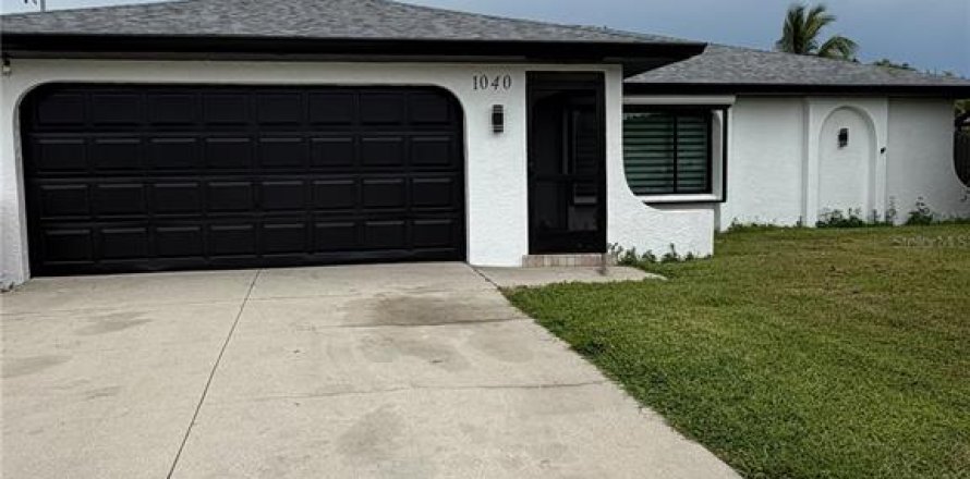 Villa ou maison à Cape Coral, Floride 3 chambres, 114.36 m2 № 2398272
