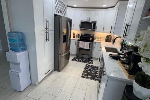 Villa ou maison à vendre à Cape Coral, Floride: 3 chambres, 114.36 m2 № 2398272 - photo 6