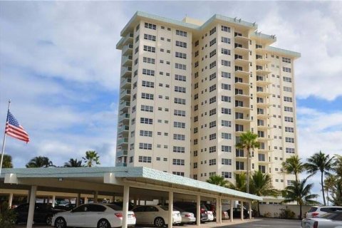 Condo in Lauderdale-by-the-Sea, Florida, 2 bedrooms  № 1226986 - photo 1