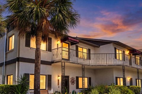 Condo in Weeki Wachee, Florida, 2 bedrooms  № 2195653 - photo 4