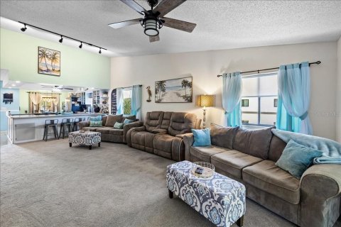 Condo in Weeki Wachee, Florida, 2 bedrooms  № 2195653 - photo 11