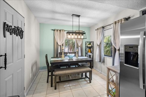 Condo in Weeki Wachee, Florida, 2 bedrooms  № 2195653 - photo 8