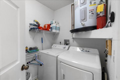 Condo in Weeki Wachee, Florida, 2 bedrooms  № 2195653 - photo 28