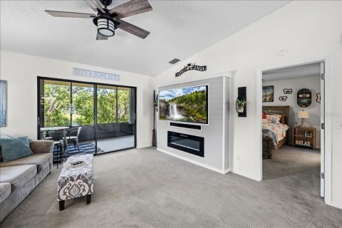 Condo in Weeki Wachee, Florida, 2 bedrooms  № 2195653 - photo 14