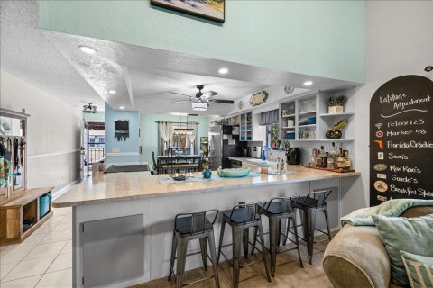Condo in Weeki Wachee, Florida, 2 bedrooms  № 2195653 - photo 10