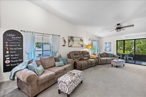 Condo in Weeki Wachee, Florida, 2 bedrooms  № 2195653 - photo 13