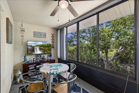 Condo in Weeki Wachee, Florida, 2 bedrooms  № 2195653 - photo 16