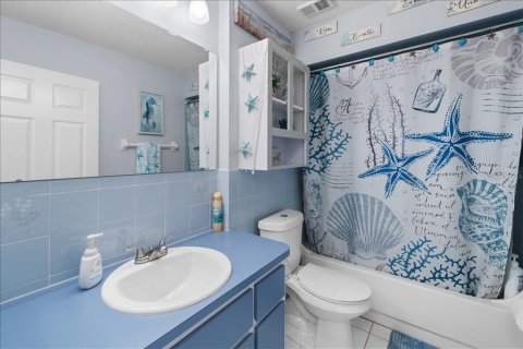 Condo in Weeki Wachee, Florida, 2 bedrooms  № 2195653 - photo 27