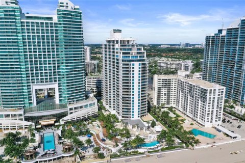 Condo in Hollywood, Florida, 3 bedrooms  № 1944498 - photo 12