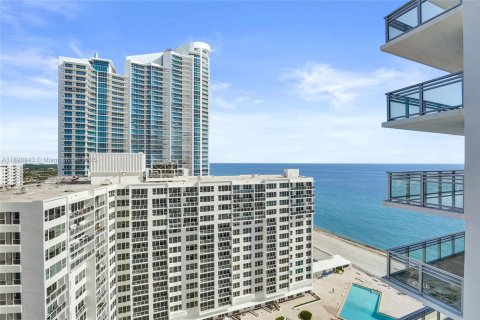 Condo in Hollywood, Florida, 3 bedrooms  № 1944498 - photo 3