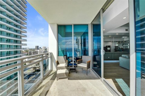 Condo in Hollywood, Florida, 3 bedrooms  № 1944498 - photo 6