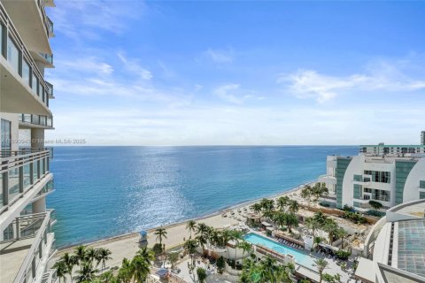 Condo in Hollywood, Florida, 3 bedrooms  № 1944498 - photo 8