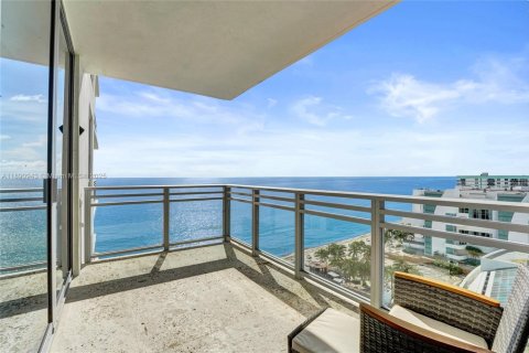 Condo in Hollywood, Florida, 3 bedrooms  № 1944498 - photo 4