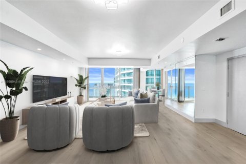 Condo in Hollywood, Florida, 3 bedrooms  № 1944498 - photo 16