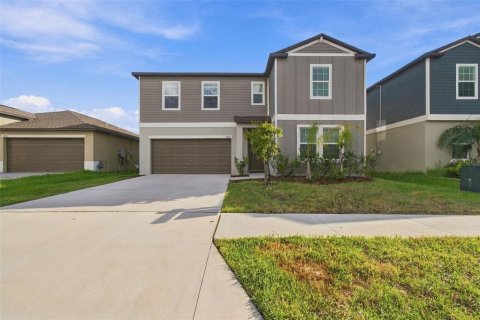 Casa en Zephyrhills, Florida 6 dormitorios, 308.99 m2 № 2379643