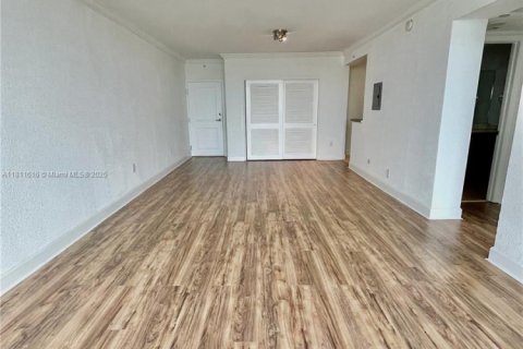 Condominio en alquiler en Miami Beach, Florida, 1 dormitorio, 83.43 m2 № 1937660 - foto 15