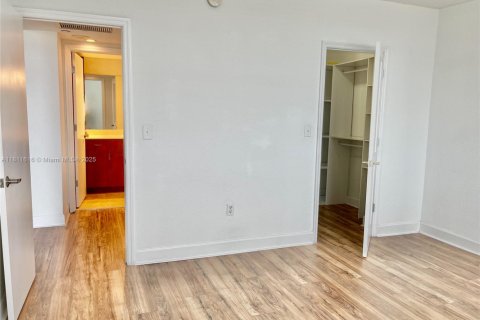 Condominio en alquiler en Miami Beach, Florida, 1 dormitorio, 83.43 m2 № 1937660 - foto 11