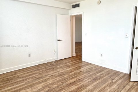 Condominio en alquiler en Miami Beach, Florida, 1 dormitorio, 83.43 m2 № 1937660 - foto 10
