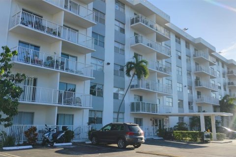 Кондоминиум с 1 спальней в Норт-Майами-Бич, Флорида № 2014744