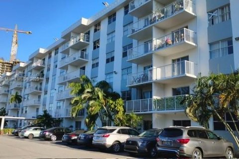 Copropriété à vendre à North Miami Beach, Floride: 1 chambre, 61.13 m2 № 2014744 - photo 26