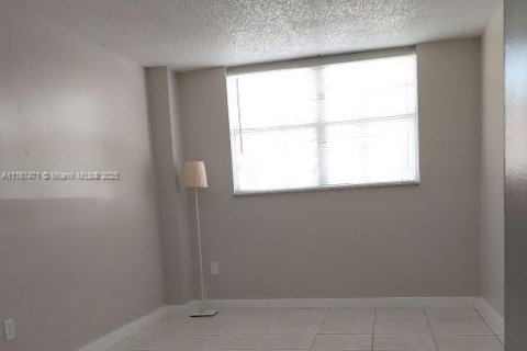 Copropriété à vendre à North Miami Beach, Floride: 1 chambre, 61.13 m2 № 2014744 - photo 14