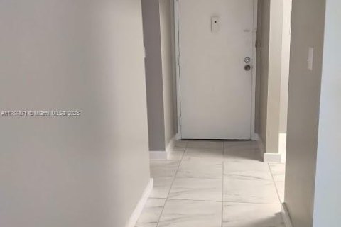 Copropriété à vendre à North Miami Beach, Floride: 1 chambre, 61.13 m2 № 2014744 - photo 5