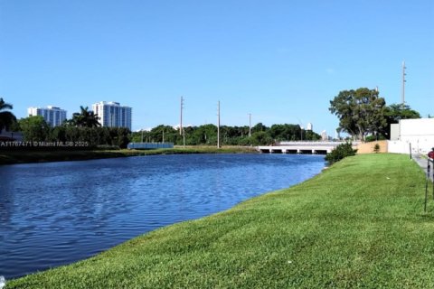 Copropriété à vendre à North Miami Beach, Floride: 1 chambre, 61.13 m2 № 2014744 - photo 25