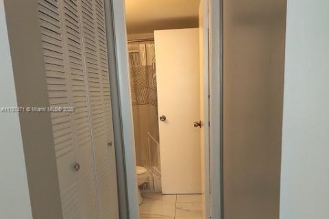 Copropriété à vendre à North Miami Beach, Floride: 1 chambre, 61.13 m2 № 2014744 - photo 13