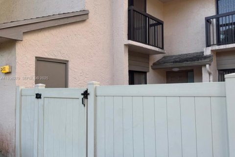 Touwnhouse à vendre à Coconut Creek, Floride: 2 chambres, 105.91 m2 № 1994310 - photo 1