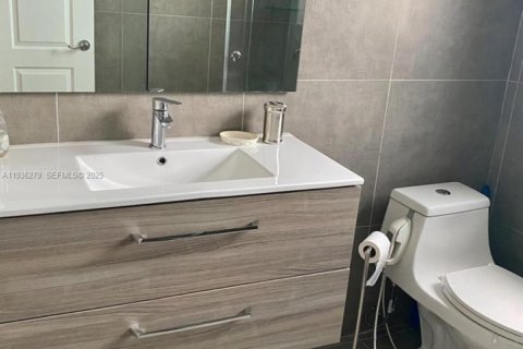 Touwnhouse à vendre à Coconut Creek, Floride: 2 chambres, 105.91 m2 № 1994310 - photo 17