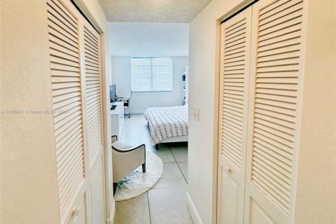 Copropriété à vendre à Sunny Isles Beach, Floride: 1 chambre, 70.79 m2 № 1599594 - photo 26