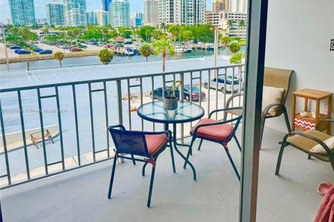 Copropriété à vendre à Sunny Isles Beach, Floride: 1 chambre, 70.79 m2 № 1599594 - photo 1