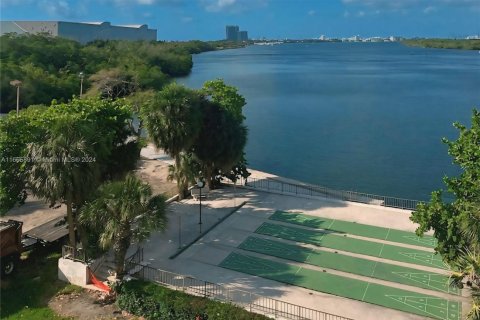 Copropriété à vendre à Sunny Isles Beach, Floride: 1 chambre, 70.79 m2 № 1599594 - photo 30