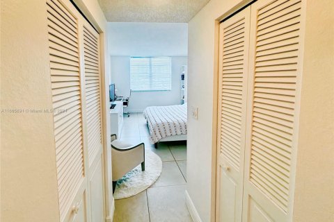 Copropriété à vendre à Sunny Isles Beach, Floride: 1 chambre, 70.79 m2 № 1599594 - photo 9