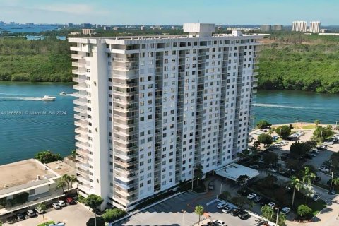 Copropriété à vendre à Sunny Isles Beach, Floride: 1 chambre, 70.79 m2 № 1599594 - photo 2