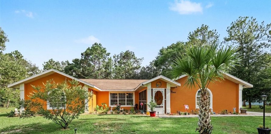 House in Dunnellon, Florida 4 bedrooms, 206.61 sq.m. № 2210151