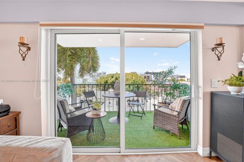Condominio en venta en Miami Beach, Florida, 2 dormitorios, 81.57 m2 № 2034642 - foto 18