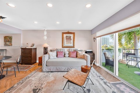 Condominio en venta en Miami Beach, Florida, 2 dormitorios, 81.57 m2 № 2034642 - foto 3
