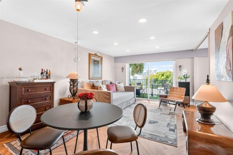Condominio en venta en Miami Beach, Florida, 2 dormitorios, 81.57 m2 № 2034642 - foto 8