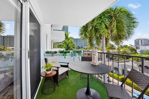 Condominio en venta en Miami Beach, Florida, 2 dormitorios, 81.57 m2 № 2034642 - foto 19