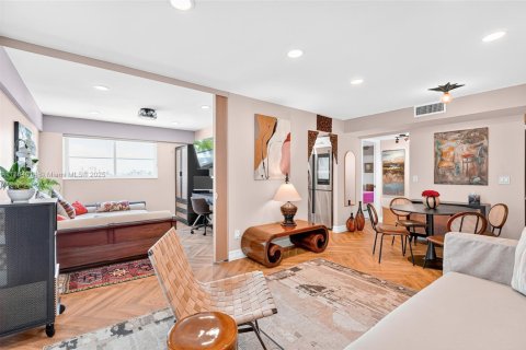 Condominio en venta en Miami Beach, Florida, 2 dormitorios, 81.57 m2 № 2034642 - foto 5