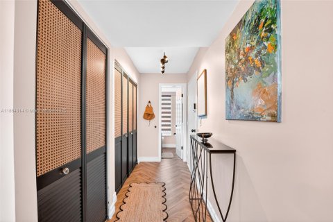 Condominio en venta en Miami Beach, Florida, 2 dormitorios, 81.57 m2 № 2034642 - foto 22