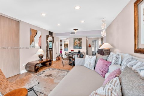 Condominio en venta en Miami Beach, Florida, 2 dormitorios, 81.57 m2 № 2034642 - foto 2